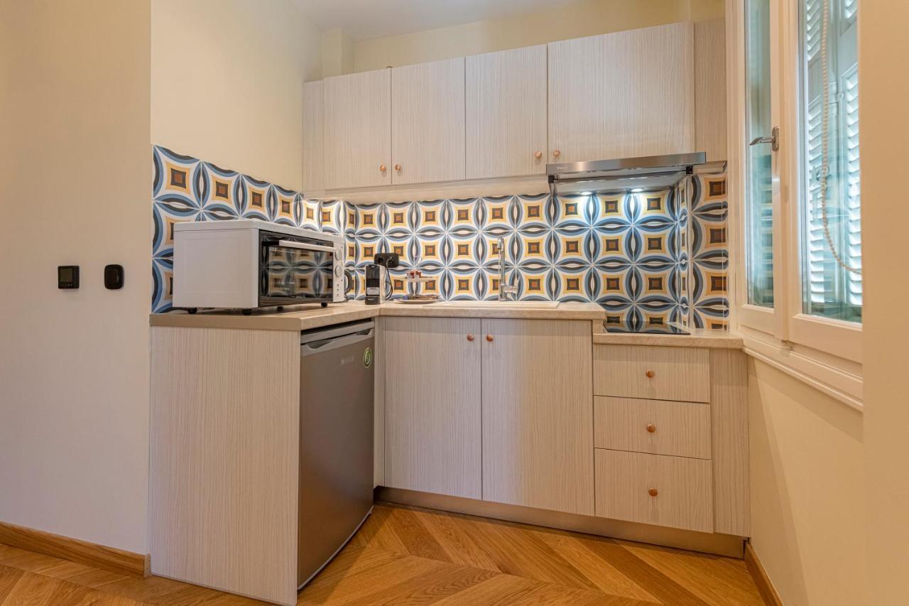 Ipelhome - Plaka Boutique Apartments Афины Экстерьер фото